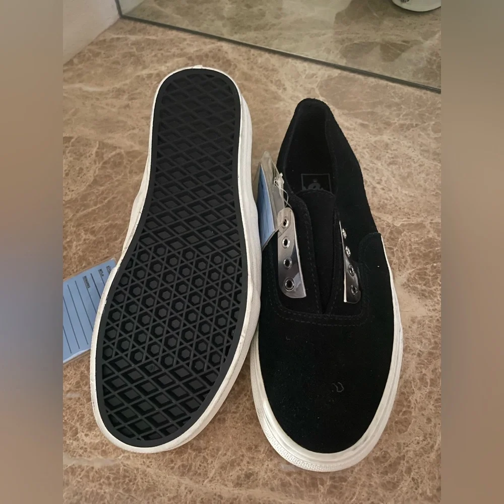 Vans - Picture 3 of 4